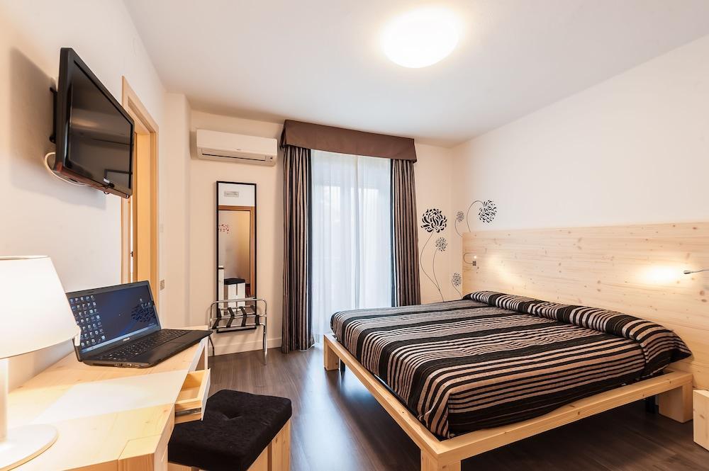 Hotel Al Sorriso Greenpark & Wellness Levico Terme Exterior photo